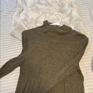 Old Navy Dark Olive Women's Turtleneck Sweater